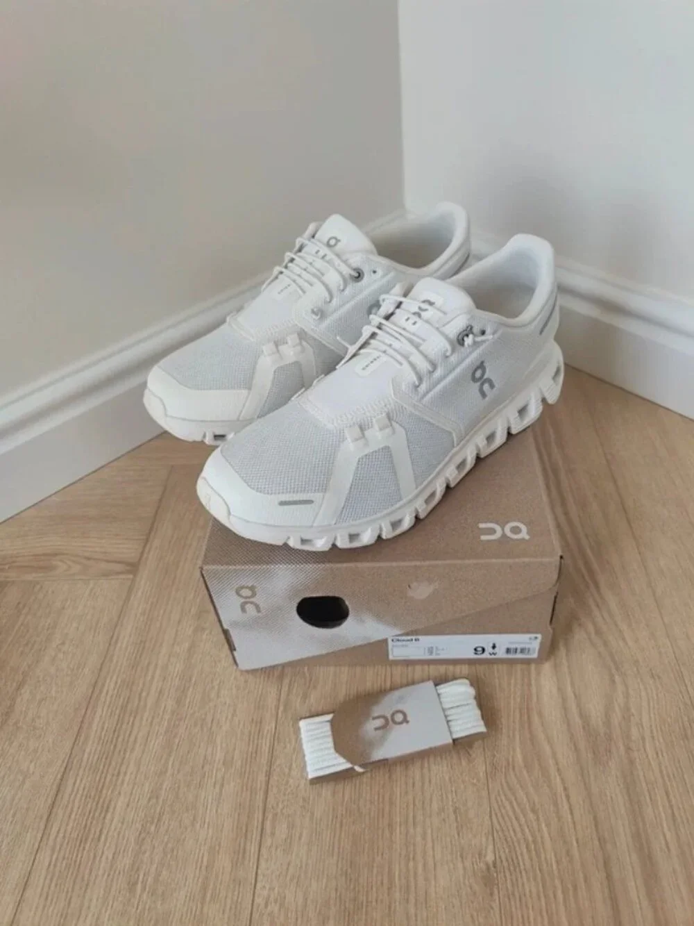 Women’s On Cloud 6 Sneakers White US 9